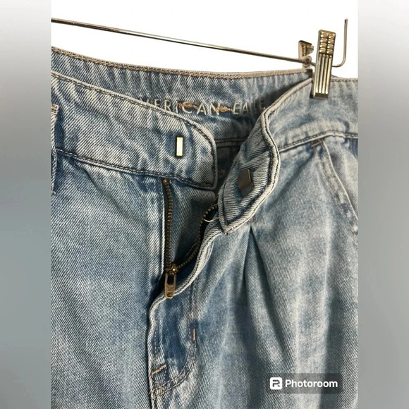 American Eagle Mom Jean Size 8 Regular with metal clasp - Picture 3 of 6